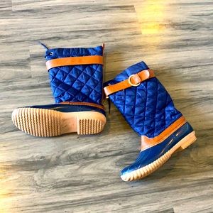 NAVY BLUE AND BROWN RAIN BOOTS